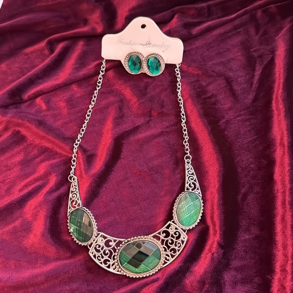 Green and silver Necklace and earrings set NWT - Picture 1 of 6